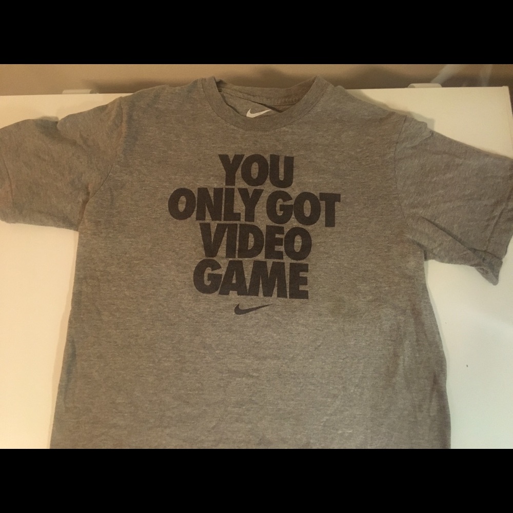 Nike Grey T-shirt for kids. Size: L